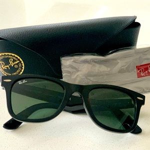 Ray Ban Wayfarer Black G-15 Sunglasses